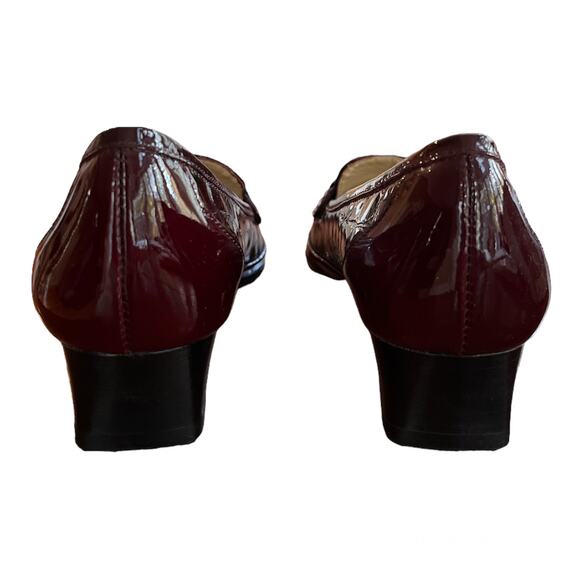 NEW Amalfi by Rangoni Malta Wine Loafers Slip On Gold Buckle Italy Women 7.5 SS - Picture 5 of 6